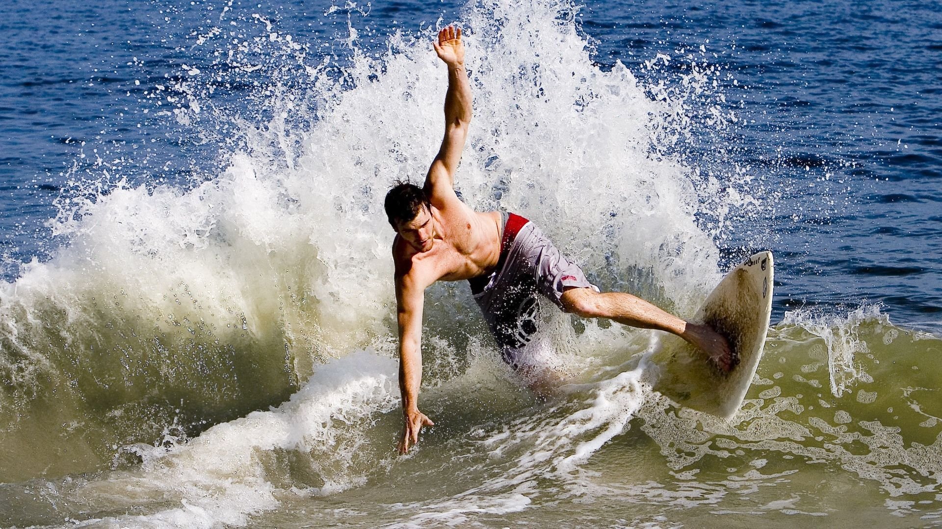 精湛技术使球队门将功不可没，稳健守门护住球门，球队守门员重要吗